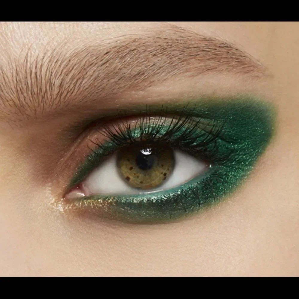 MAC Cosmetics vivid hunter